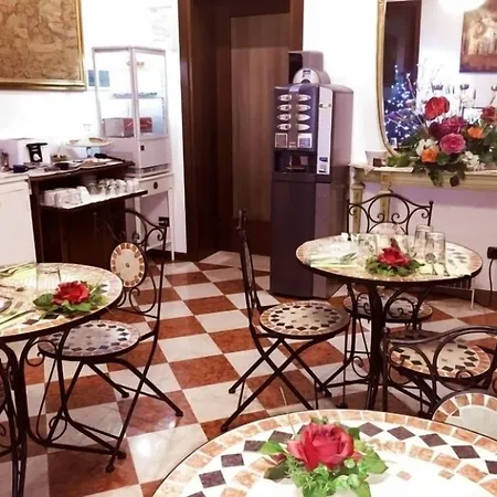 Art&coffee بيت ضيافة فيرونا